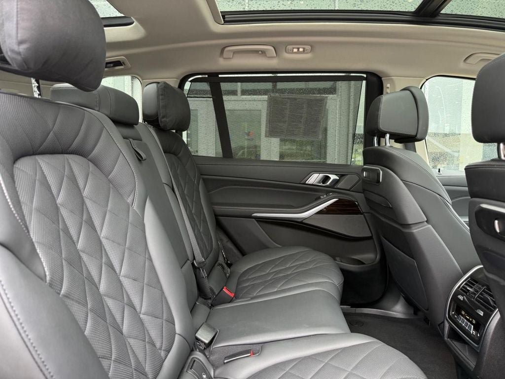 Used 2025 BMW X7 xDrive40i AWD/4WD image 10