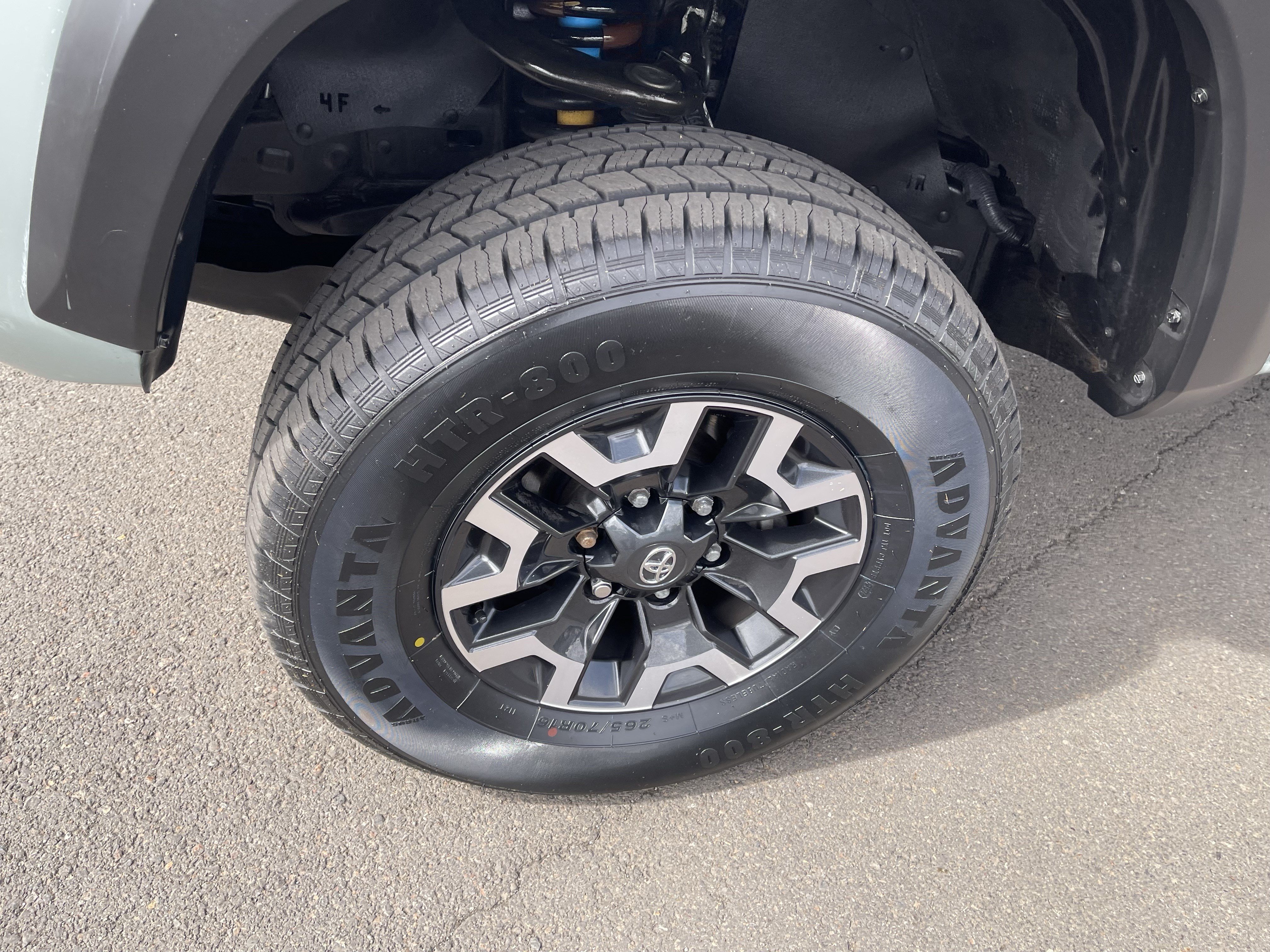 Used 2022 Toyota Tacoma TRD Off-Road w/ Technology Package AWD/4WD image 9