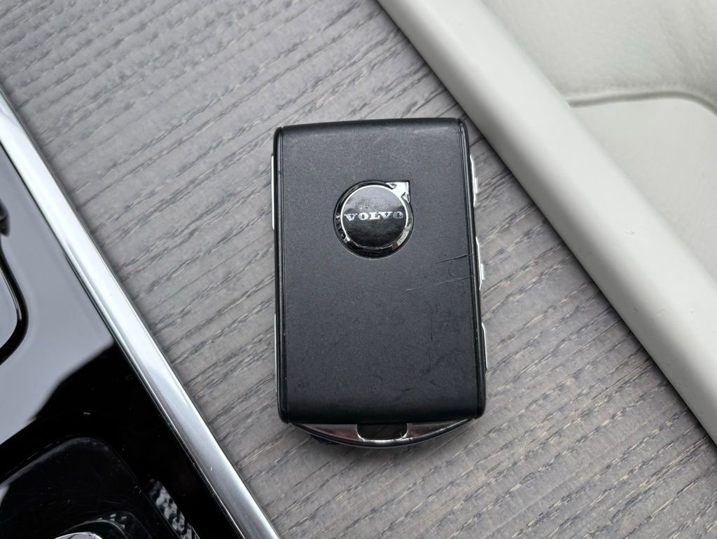 Used 2025 Volvo XC90 T8 Plus w/ Protection Package Premier image 35