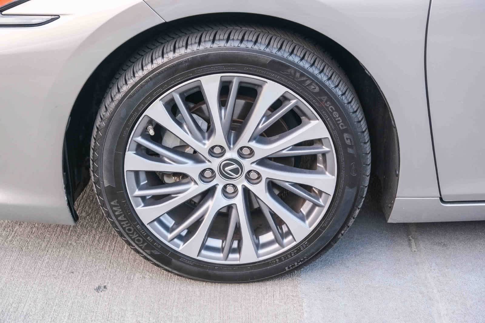 Used 2020 Lexus ES 300h w/ Premium Package FWD image 10