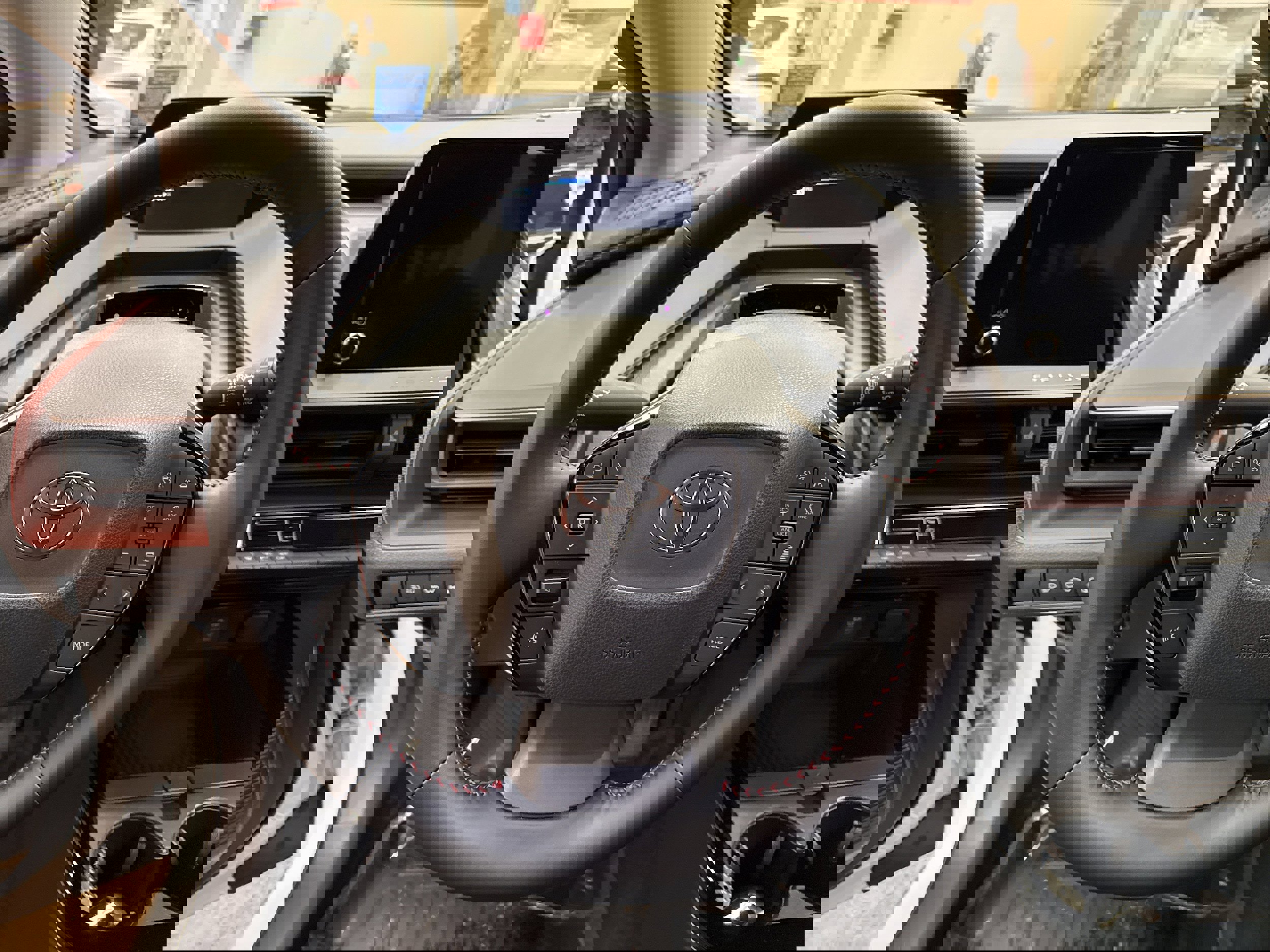 Used 2025 Toyota Prius SE image 29