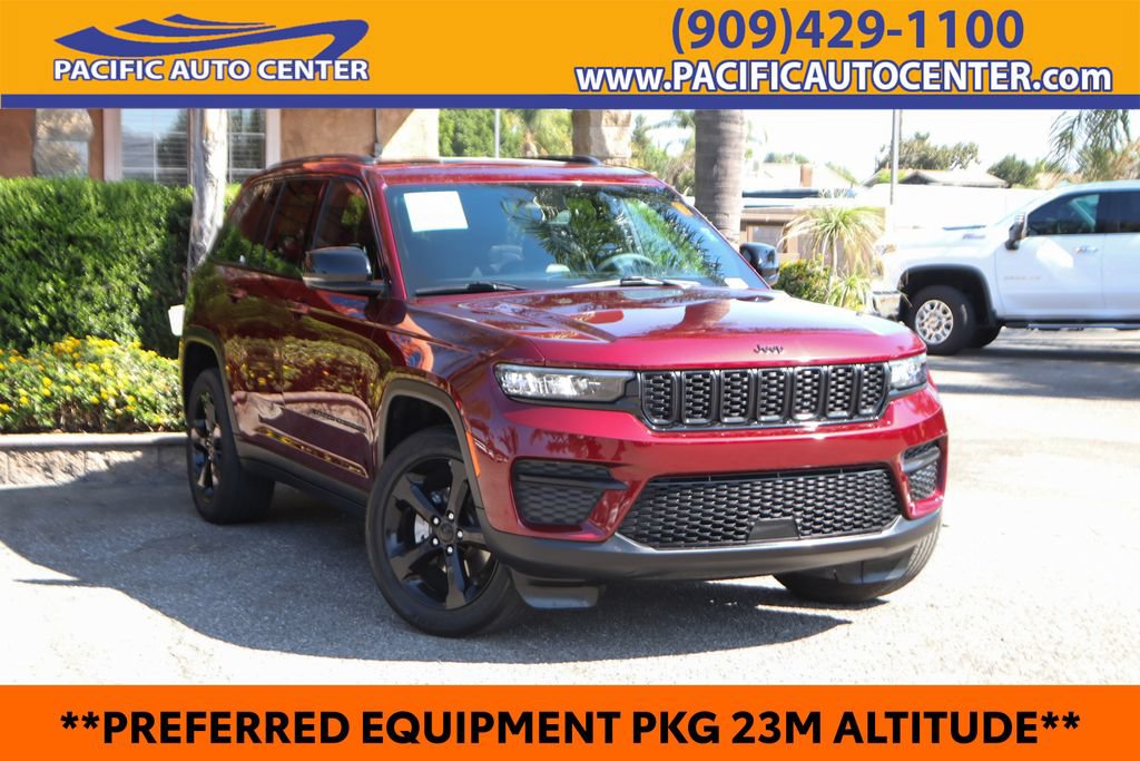 Used 2024 Jeep Grand Cherokee Altitude RWD image 1