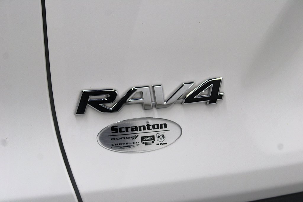 Used 2021 Toyota RAV4 XLE AWD/4WD image 36