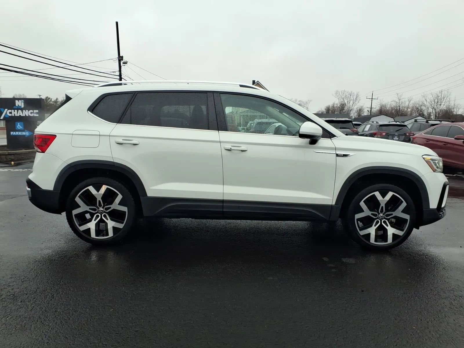 Used 2022 Volkswagen Taos SEL w/ Panoramic Sunroof Package AWD/4WD image 2