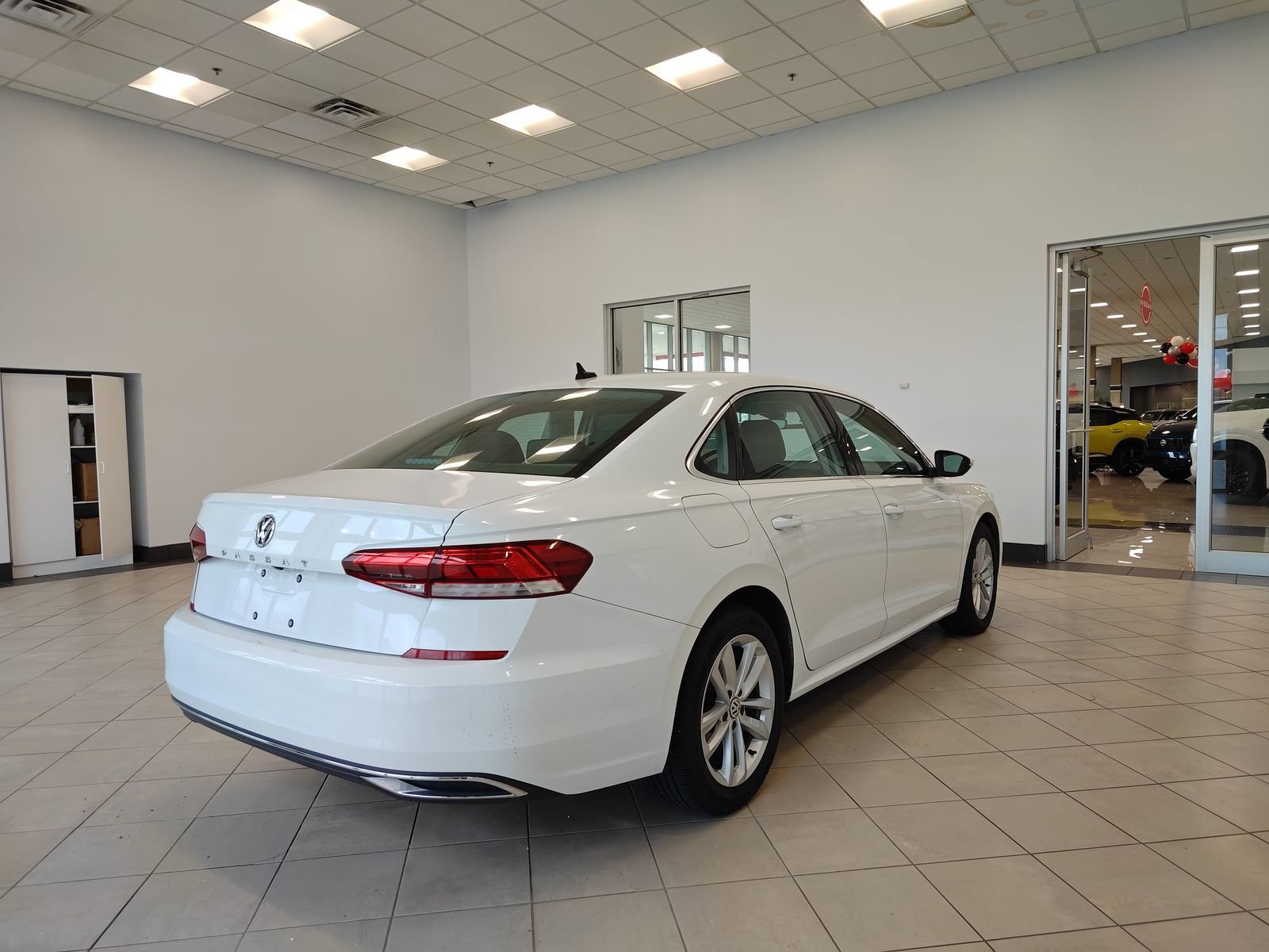 Used 2020 Volkswagen Passat 2.0T SE w/ Sunroof Package image 3