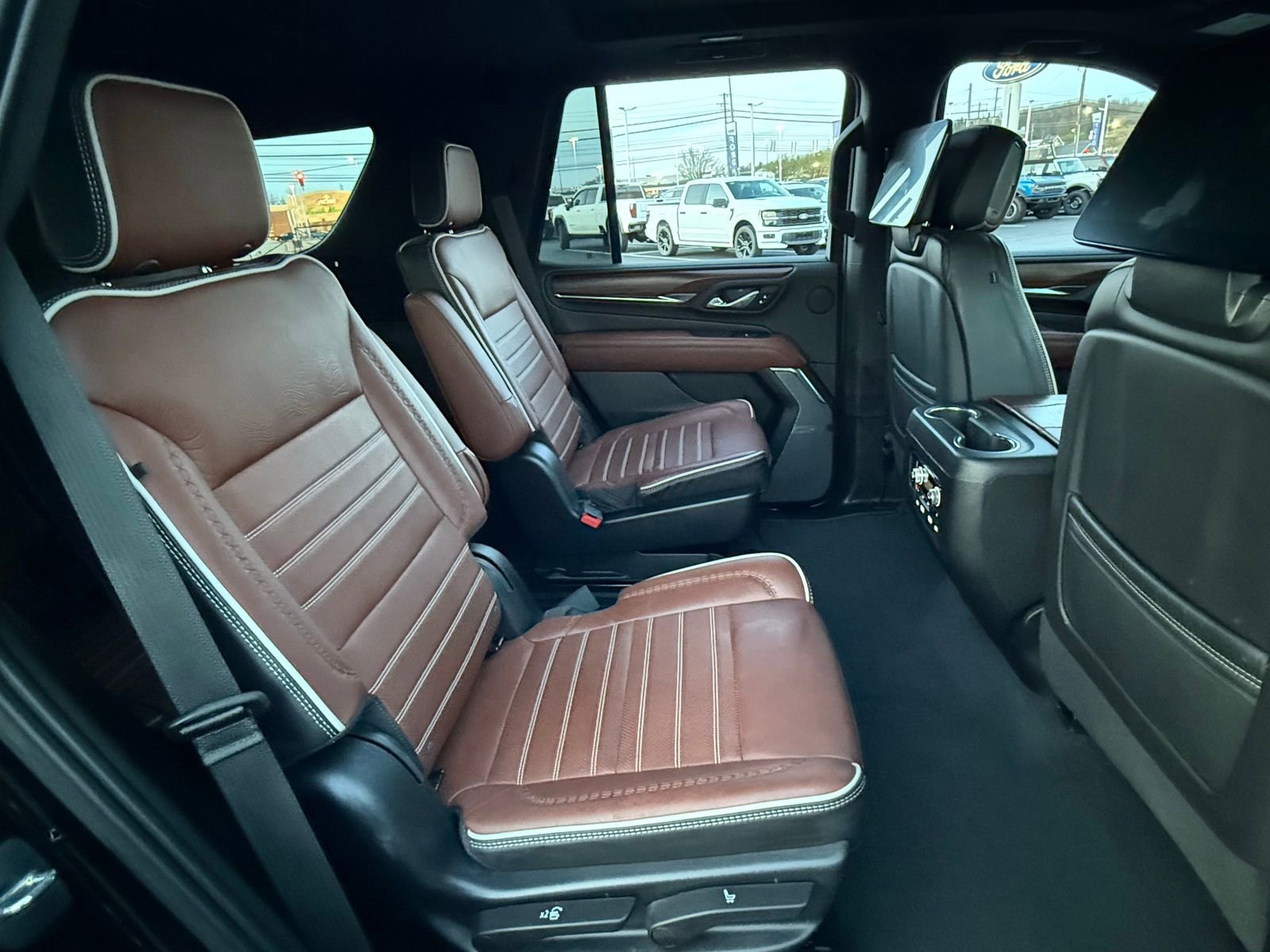 Used 2023 GMC Yukon Denali Ultimate AWD/4WD image 16
