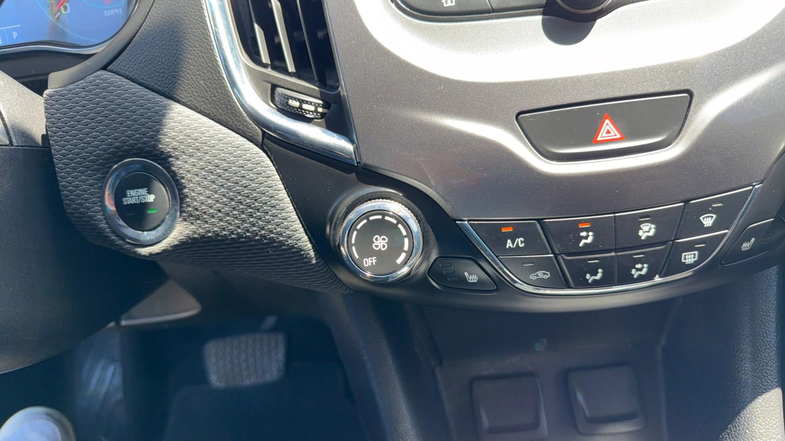 Used 2017 Chevrolet Cruze LT w/ Convenience Package image 23