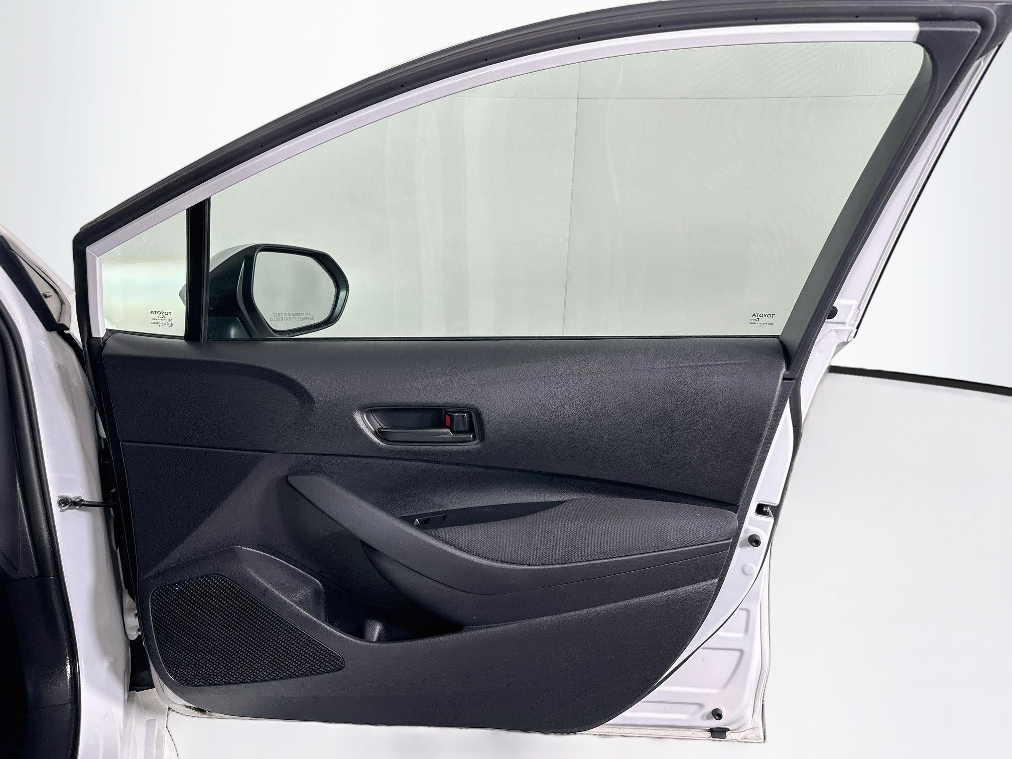 Used 2025 Toyota Corolla LE FWD image 30