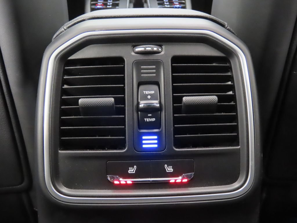 Certified 2026 Porsche Macan AWD/4WD image 33