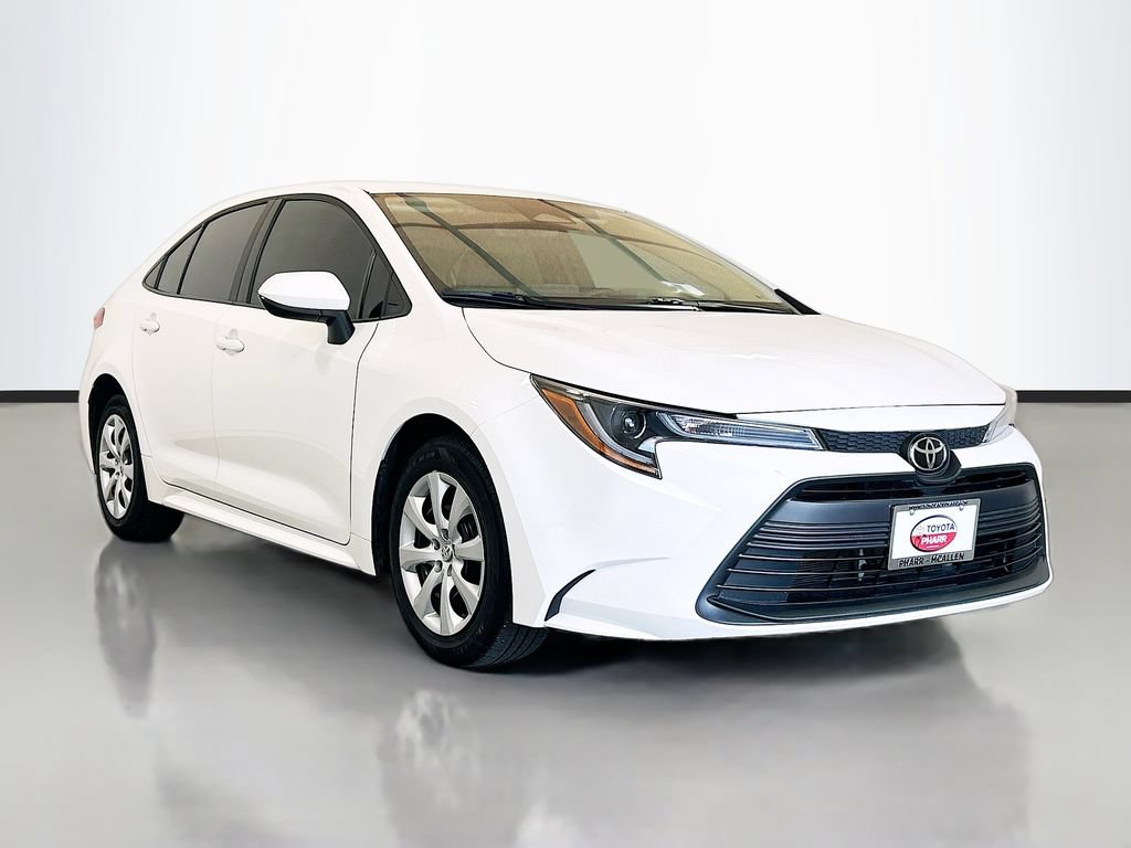 Used 2025 Toyota Corolla LE FWD image 3