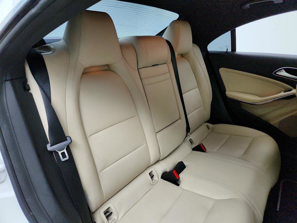 Used 2015 Mercedes-Benz CLA 250 image 26