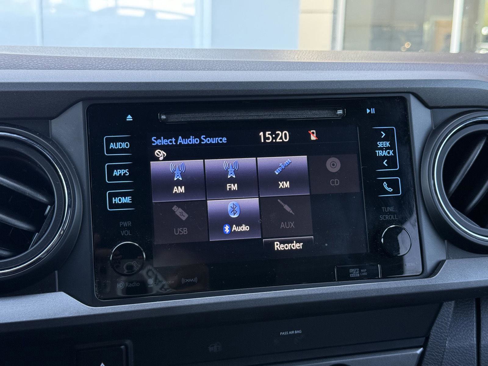 Used 2019 Toyota Tacoma TRD Off-Road w/ Technology Package AWD/4WD image 13