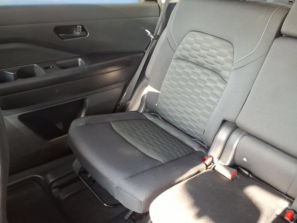 Used 2024 Nissan Pathfinder SV FWD image 16