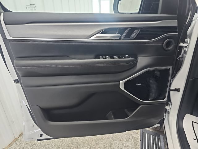 New 2026 Jeep Grand Wagoneer L Limited AWD/4WD image 10