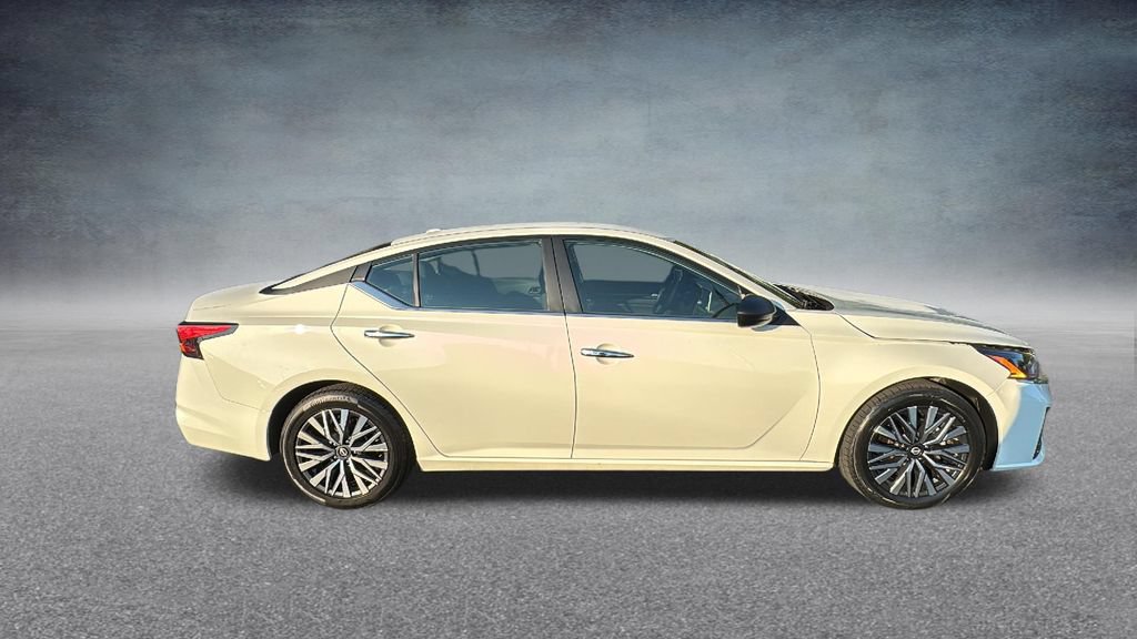 Used 2025 Nissan Altima 2.5 SV FWD image 30
