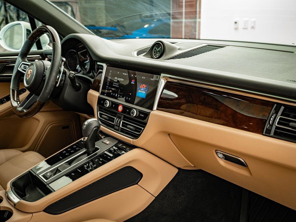 Certified 2025 Porsche Macan image 29