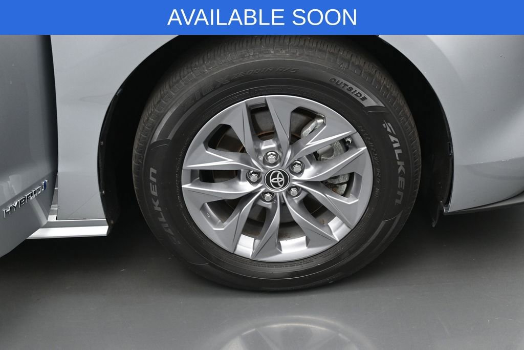 Certified 2021 Toyota Sienna XLE FWD image 36