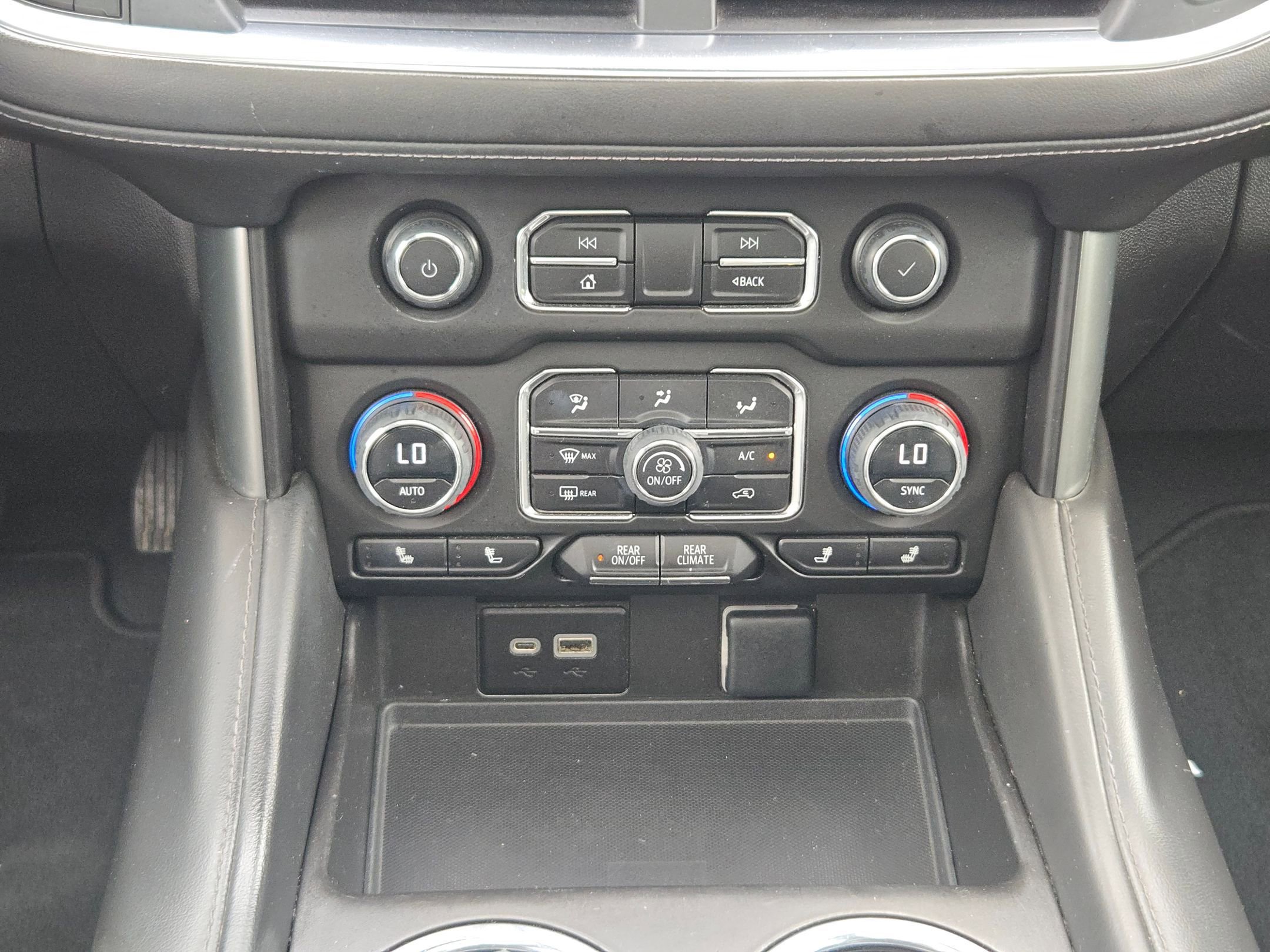 Used 2023 Chevrolet Suburban Z71 AWD/4WD image 19
