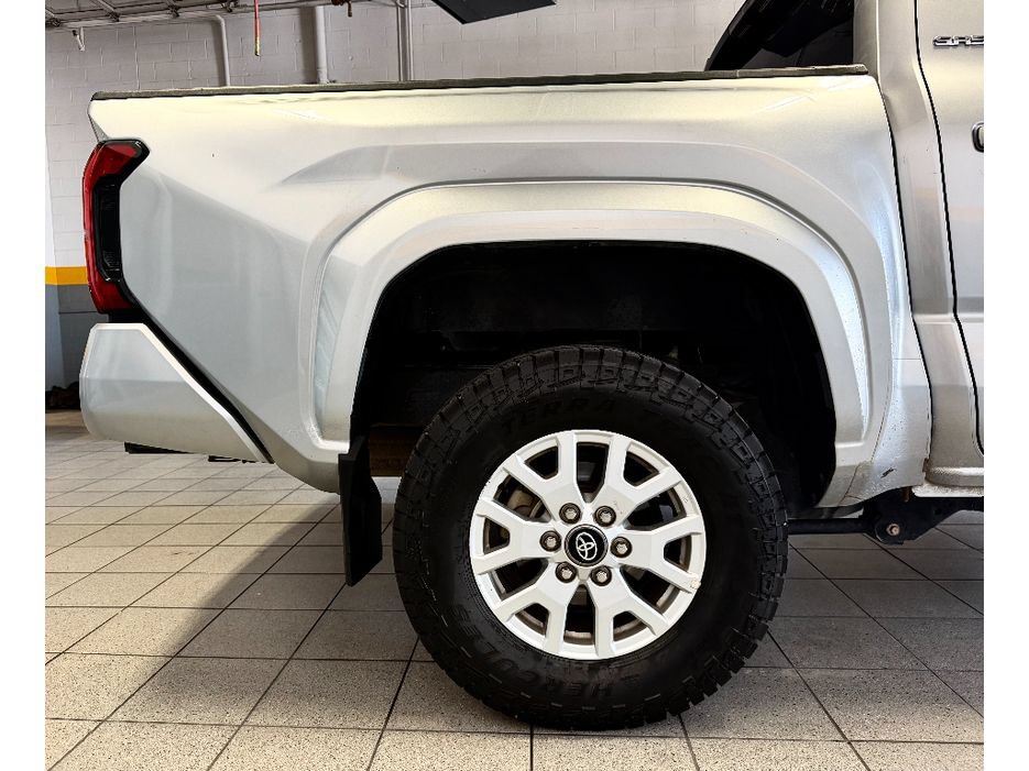 Used 2024 Toyota Tacoma SR5 AWD/4WD image 7