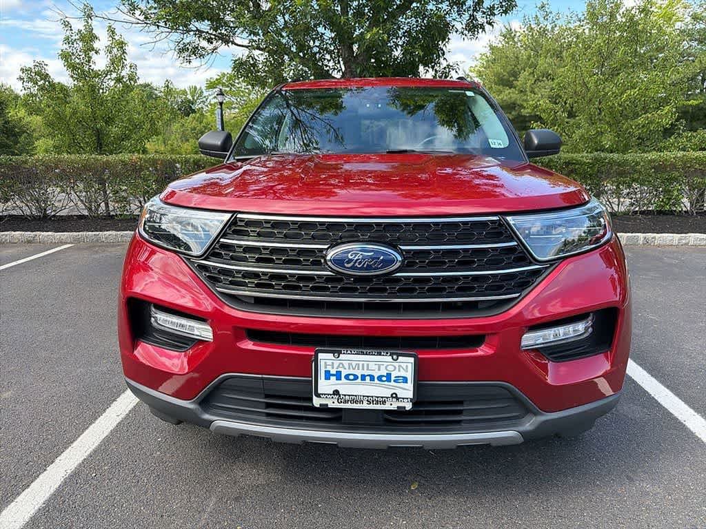 Used 2021 Ford Explorer XLT w/ Equipment Group 202A AWD/4WD image 2