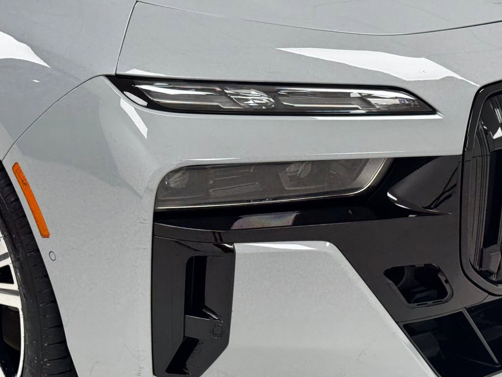 Used 2023 BMW 760i xDrive w/ Executive Package image 36