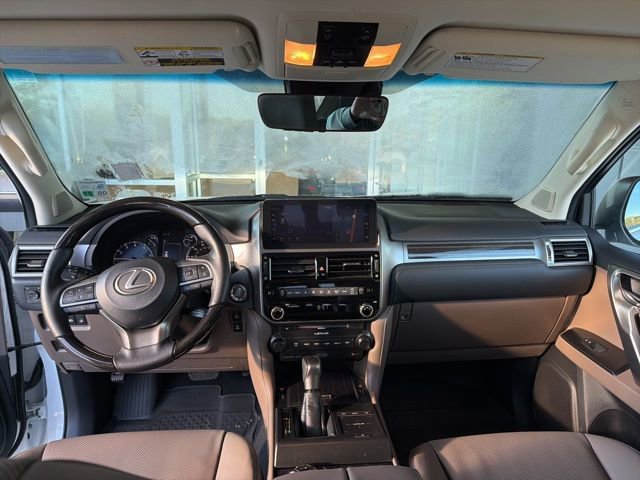 Used 2023 Lexus GX 460 Premium w/ Accessory Package AWD/4WD image 20