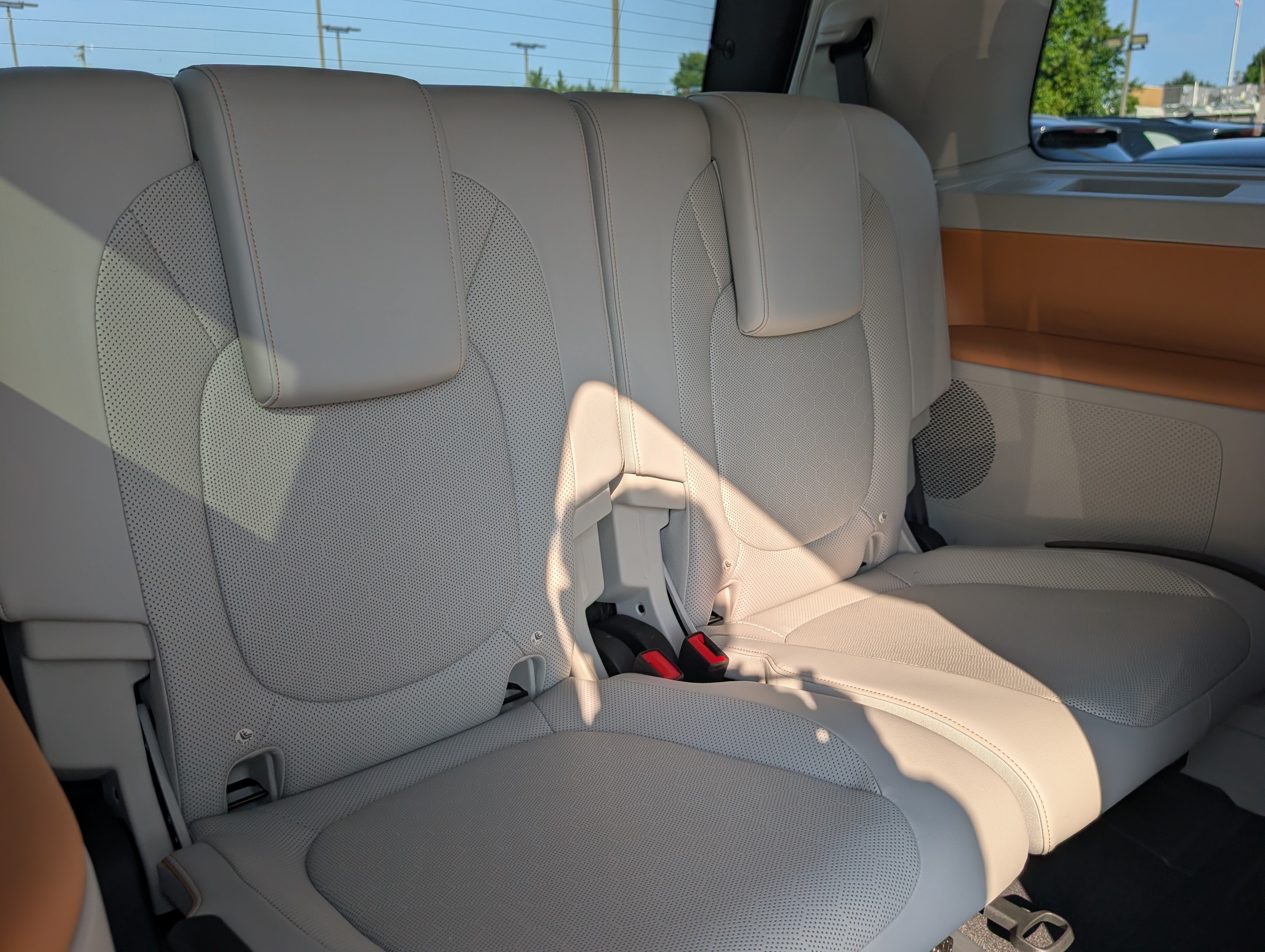 Used 2025 Volkswagen ID. Buzz Pro S Plus w/ Cupholders Package RWD image 13
