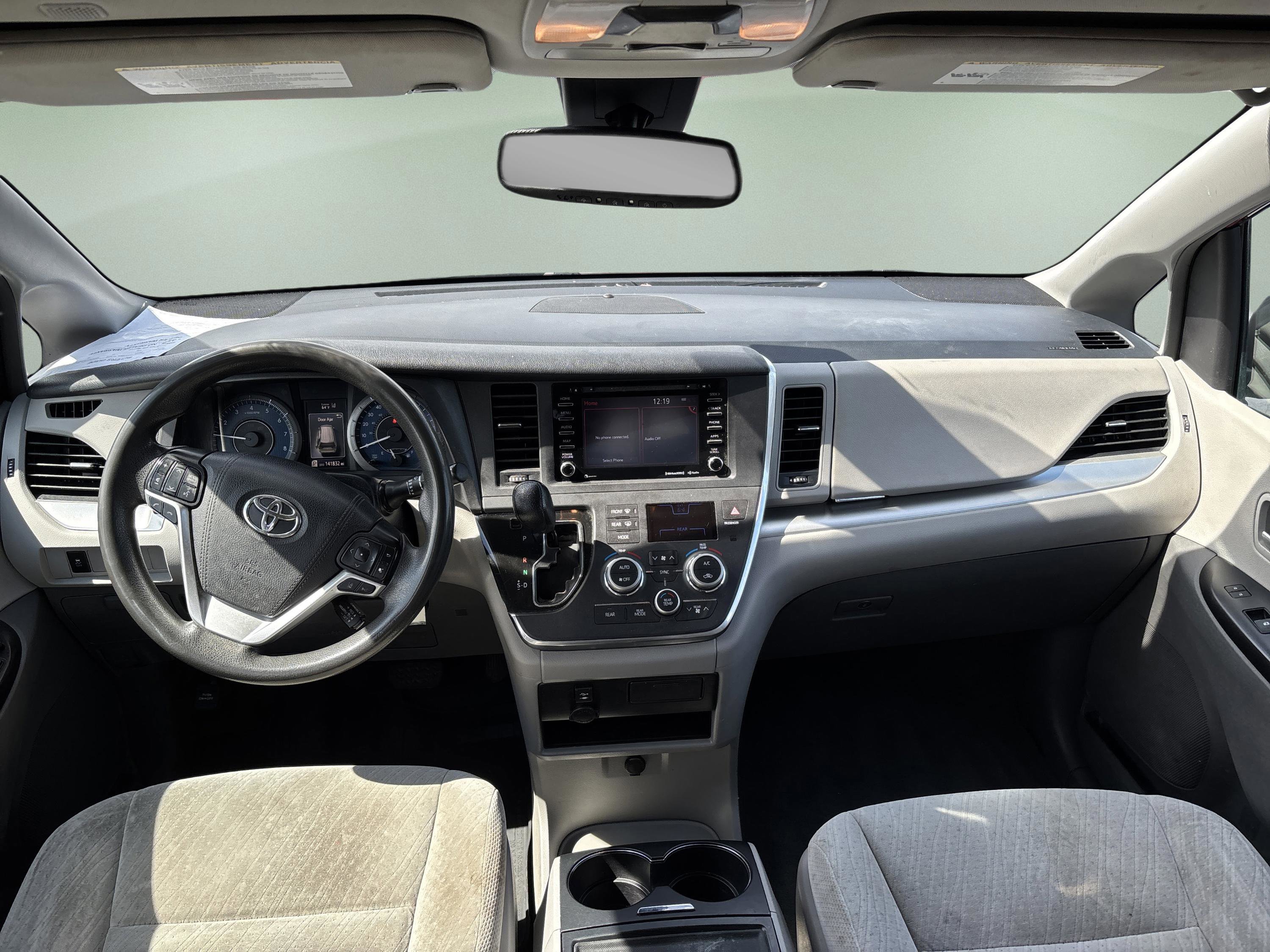 Used 2019 Toyota Sienna LE w/ Outdoor Package FWD image 10