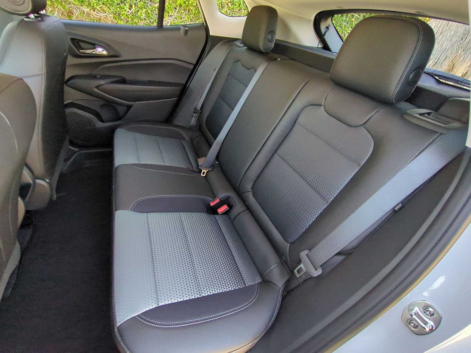 New 2026 Chevrolet Trax LT w/ Midnight Edition FWD image 23