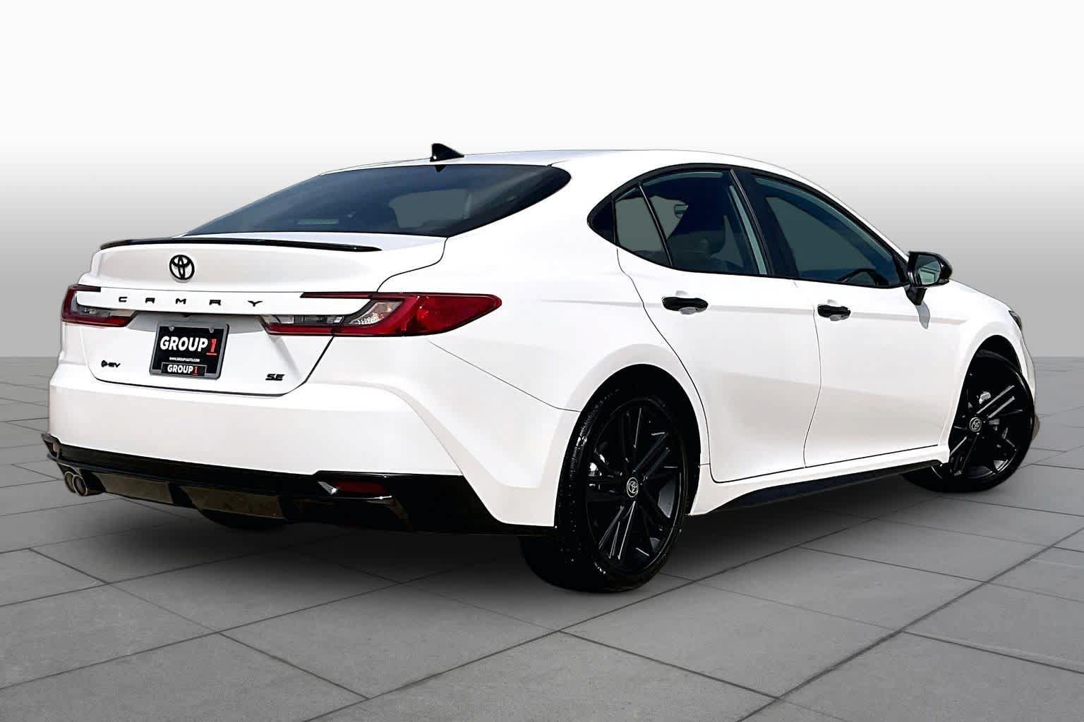 Used 2026 Toyota Camry Hybrid w/ Convenience Package FWD image 13