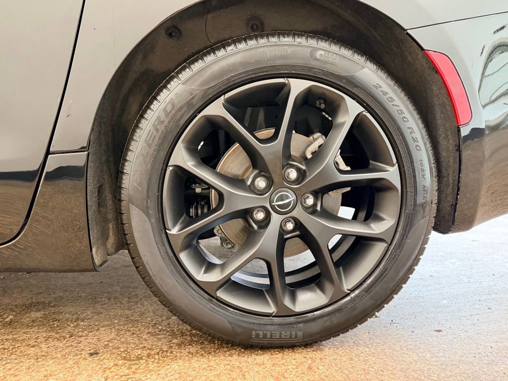 Used 2025 Chrysler Pacifica Limited FWD image 25