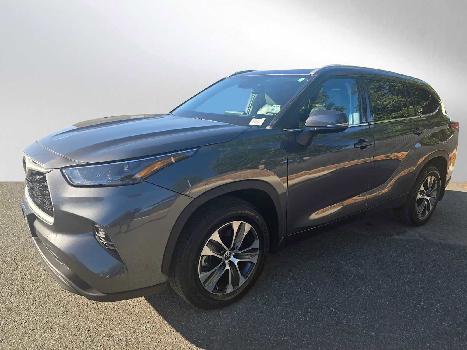 Used 2022 Toyota Highlander XLE image 7