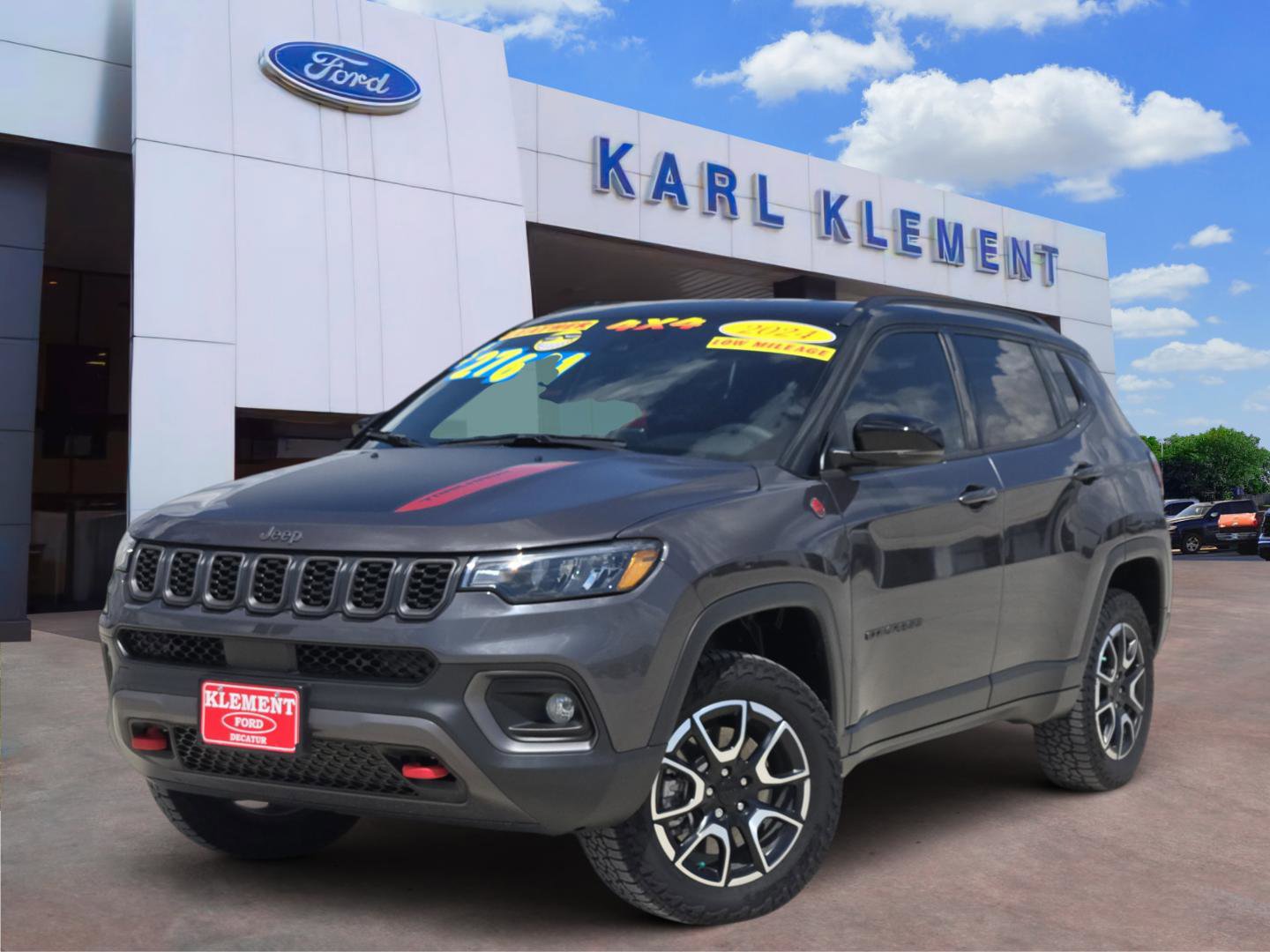Used 2024 Jeep Compass Trailhawk AWD/4WD image 1