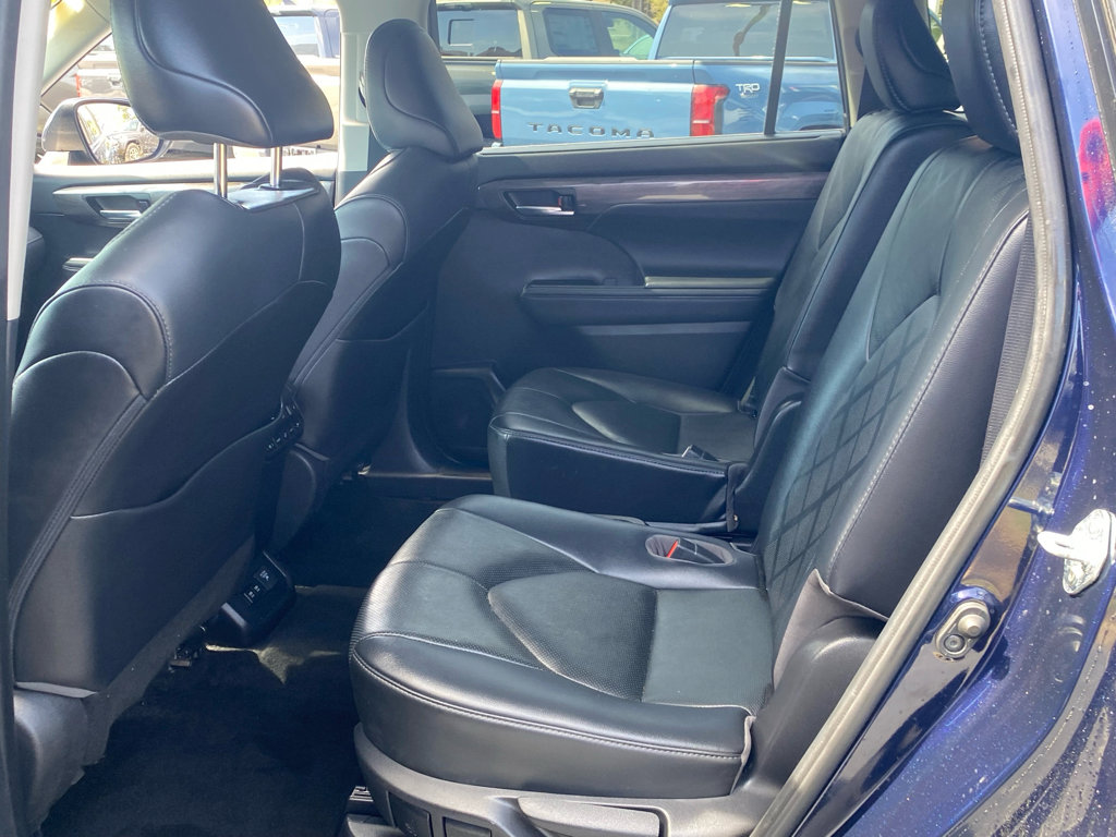Used 2021 Toyota Highlander Platinum image 7