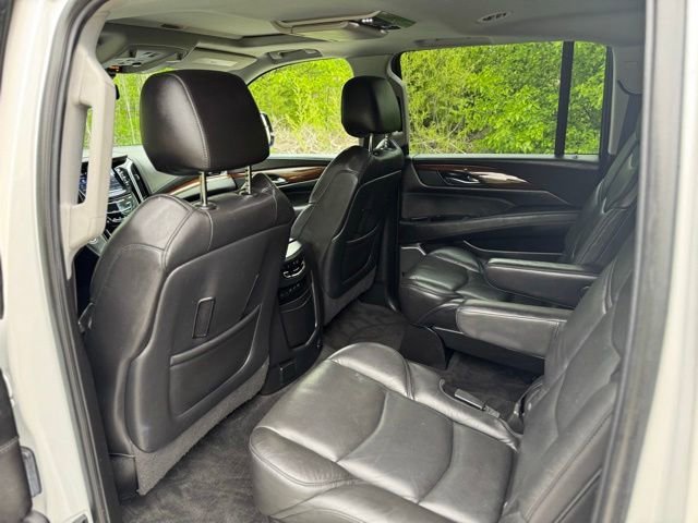 Used 2020 Cadillac Escalade ESV Luxury AWD/4WD image 13