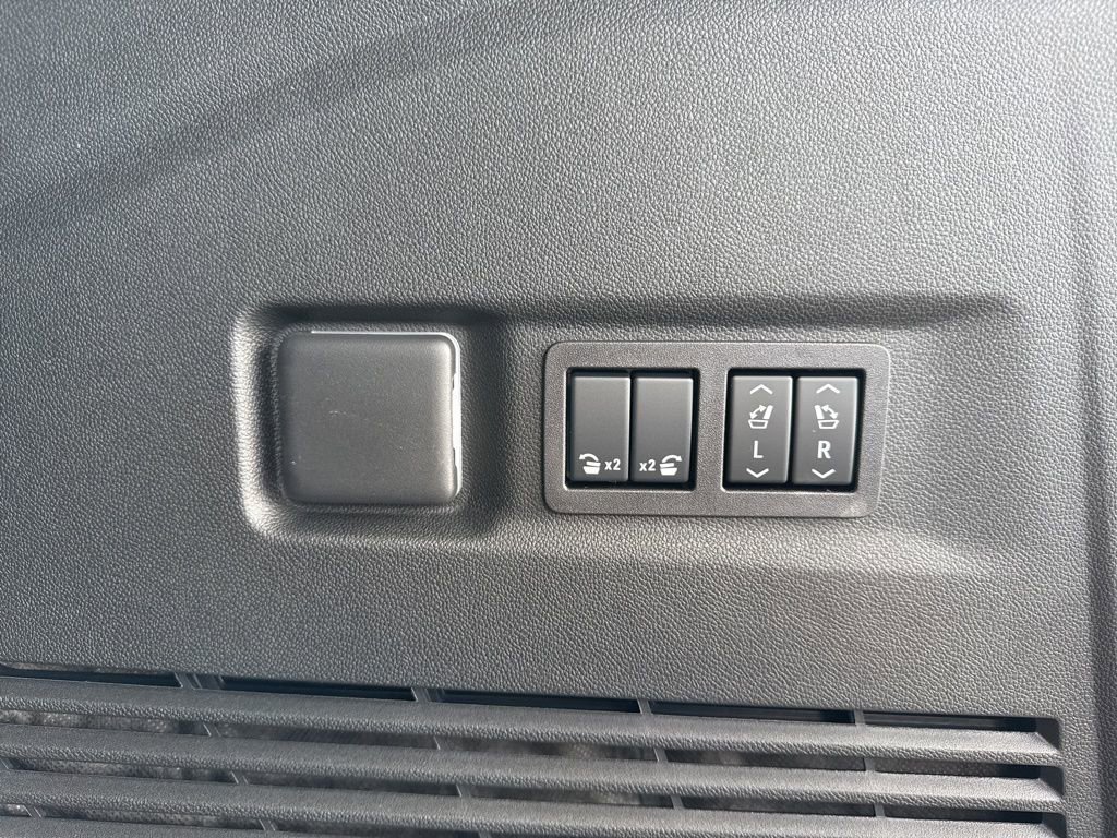 New 2026 GMC Yukon XL Denali image 38