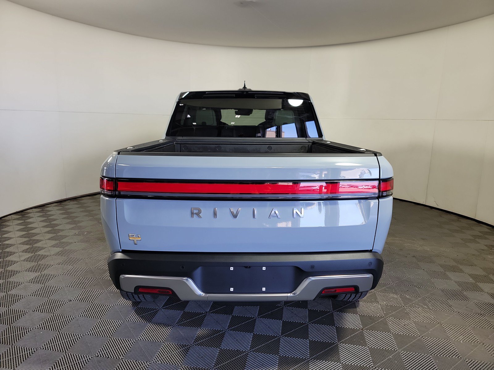 Used 2022 Rivian R1T Adventure AWD/4WD image 4