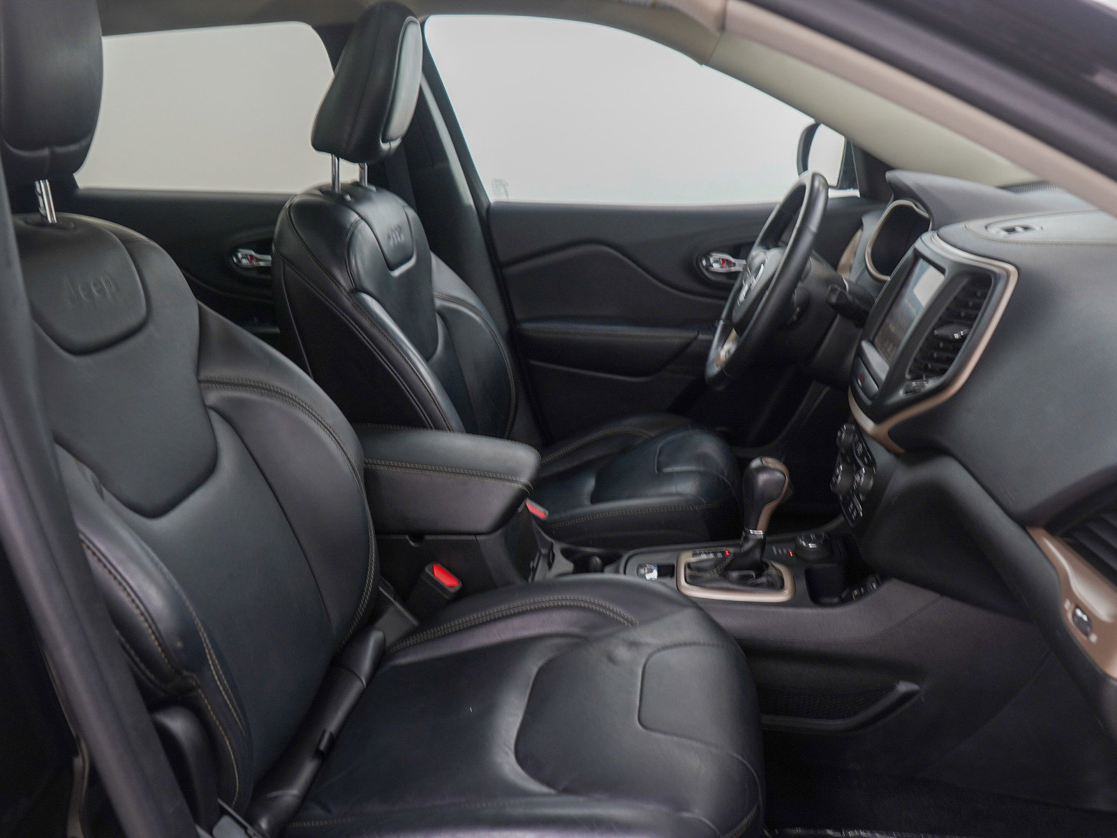 Used 2017 Jeep Cherokee Limited image 11