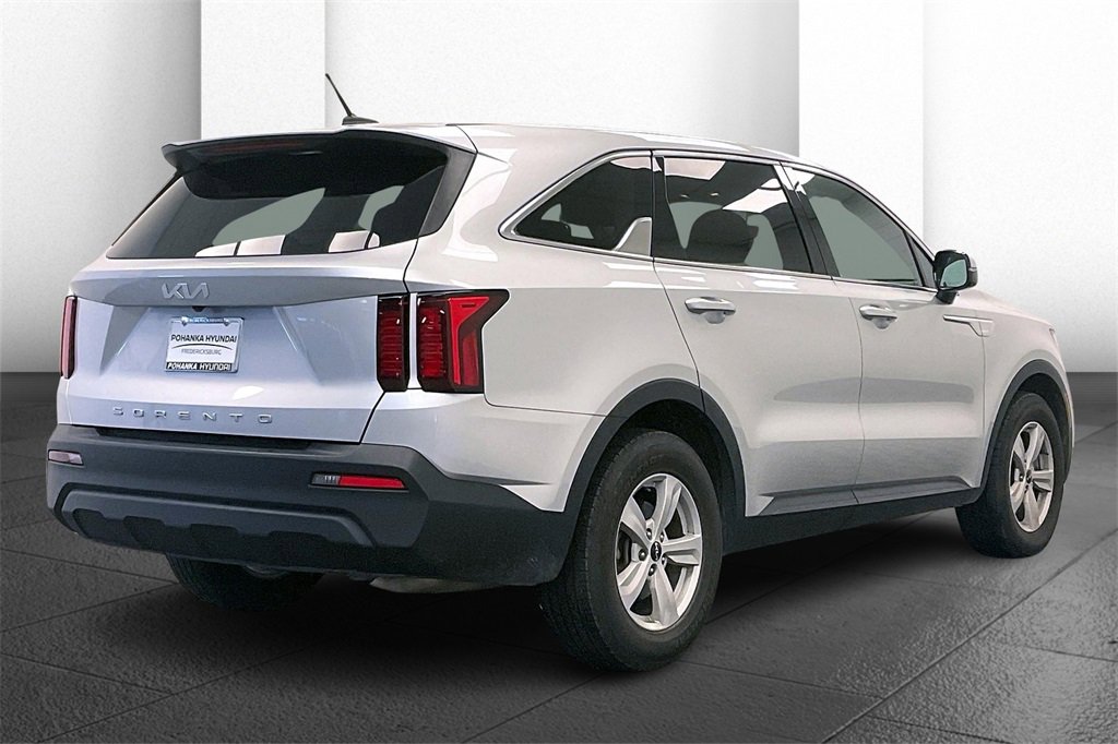 Used 2022 Kia Sorento LX image 12