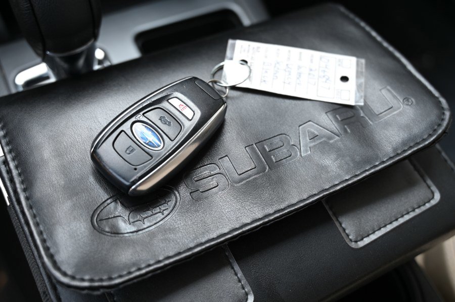 Used 2017 Subaru Legacy 3.6R Limited image 32