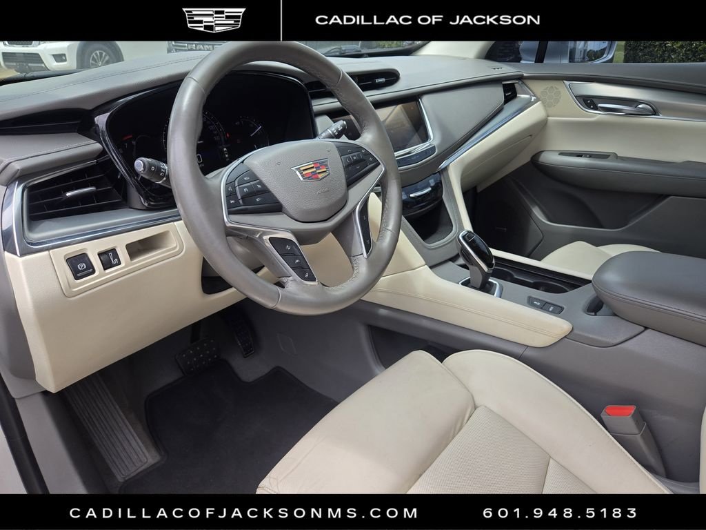 Used 2017 Cadillac XT5 Premium Luxury w/ Driver Assist Package FWD image 14