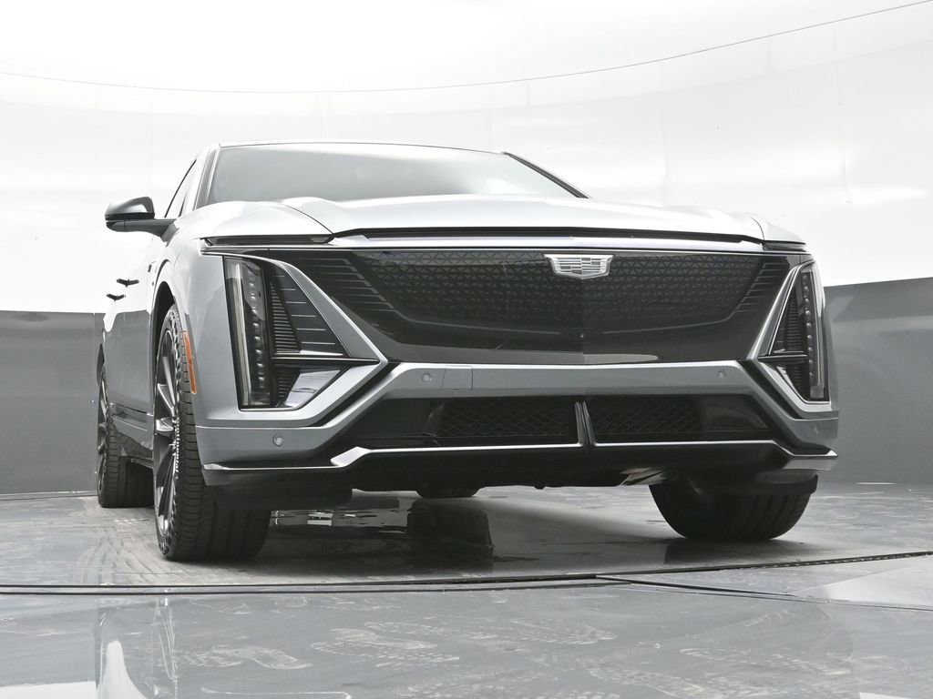 New 2026 Cadillac Lyriq V w/ LPO, Floor Liner Package AWD/4WD image 18