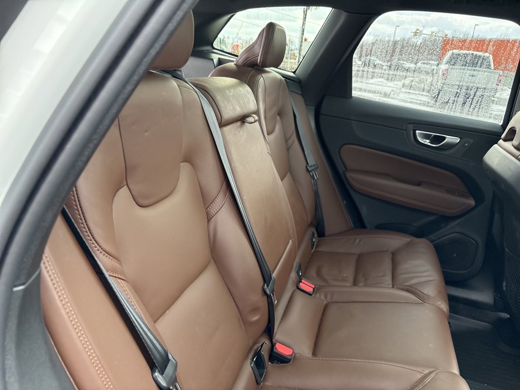 Certified 2024 Volvo XC60 B5 Ultimate w/ Protection Package Premier image 40