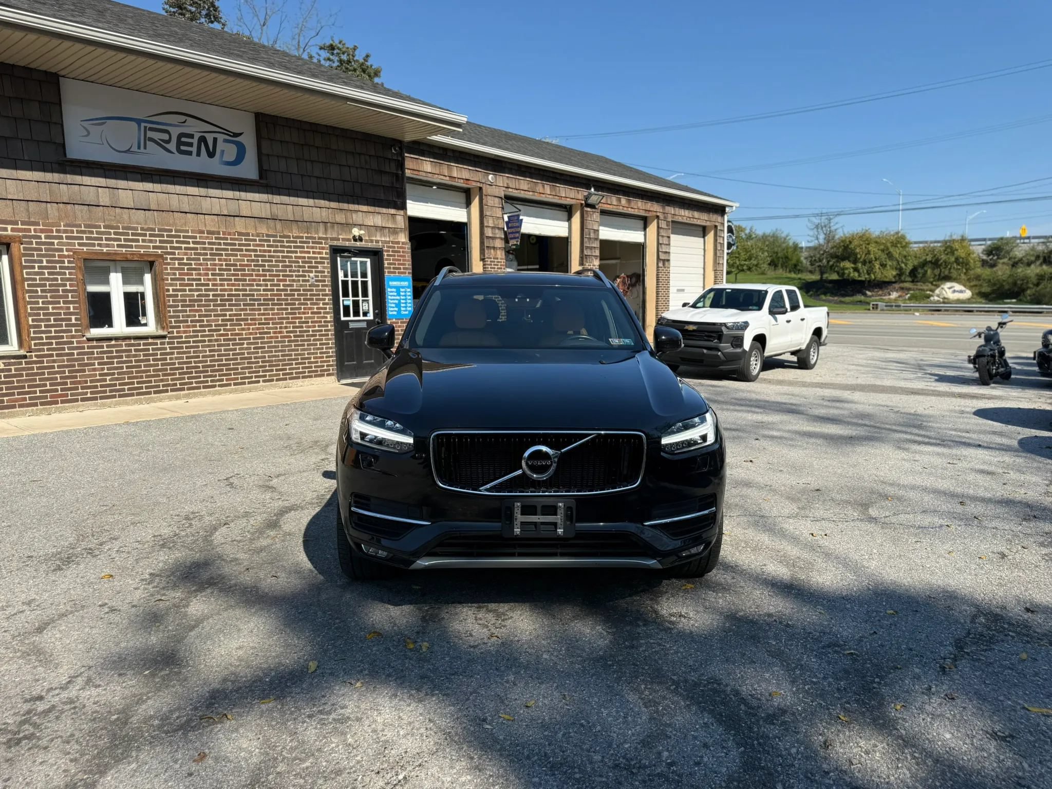 Used 2016 Volvo XC90 T6 Momentum w/ Momentum Plus Package AWD/4WD image 3