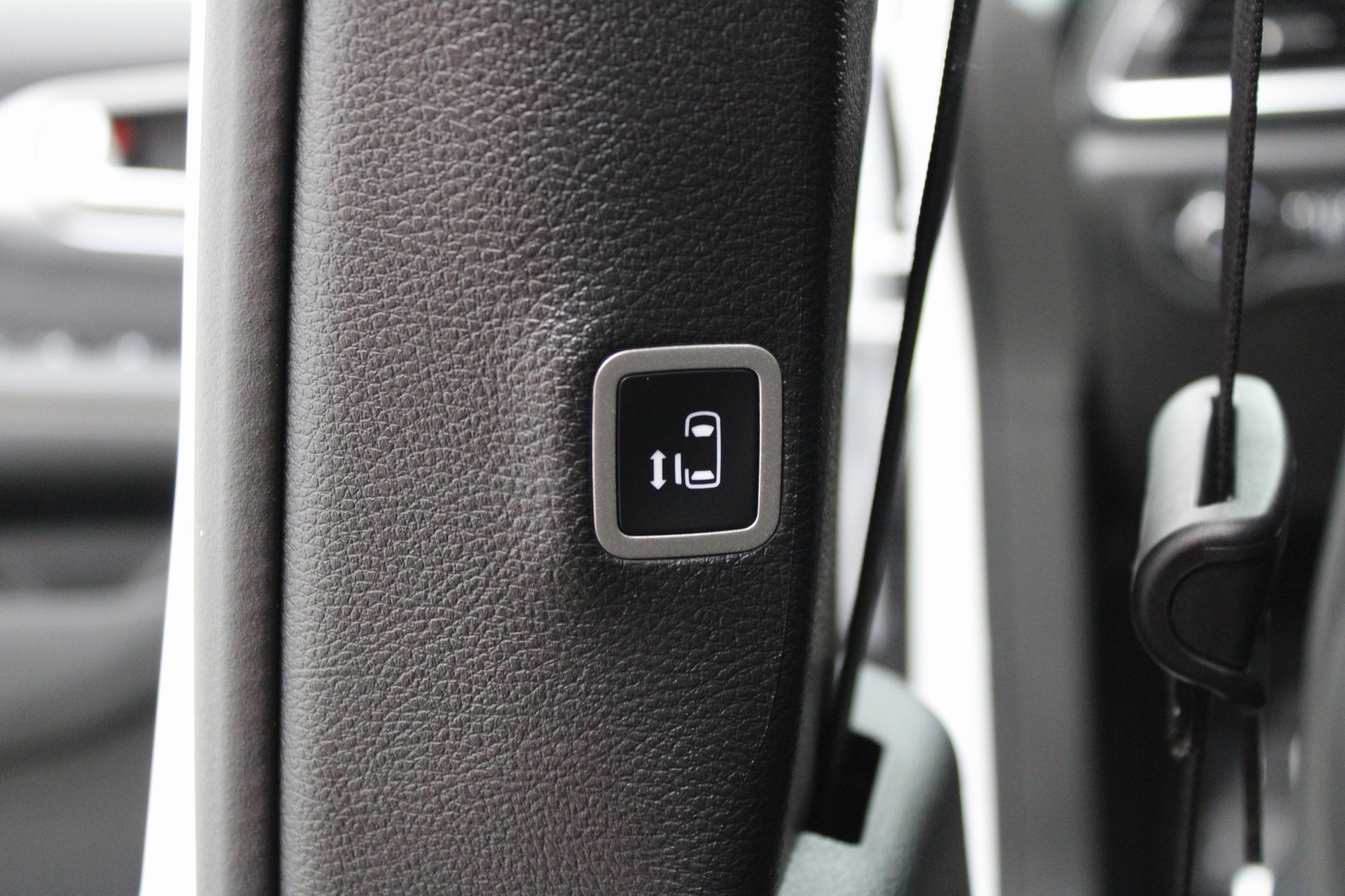 Used 2025 Chrysler Pacifica Limited image 15