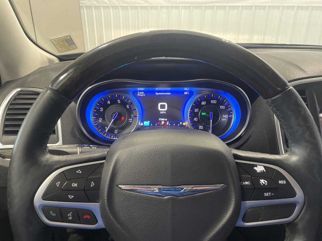 Used 2017 Chrysler 300 C image 2