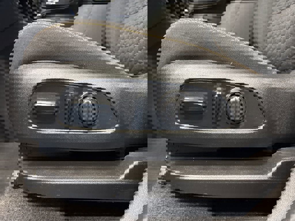 Used 2021 Chevrolet Equinox LT image 27