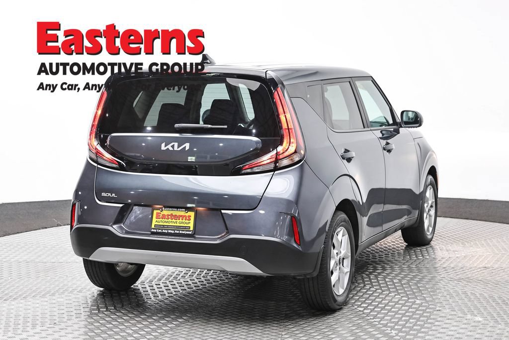 Used 2023 Kia Soul LX w/ LX Technology Package FWD image 5