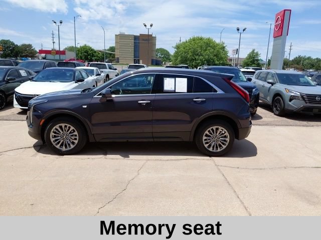Used 2025 Cadillac XT4 Premium Luxury FWD image 8