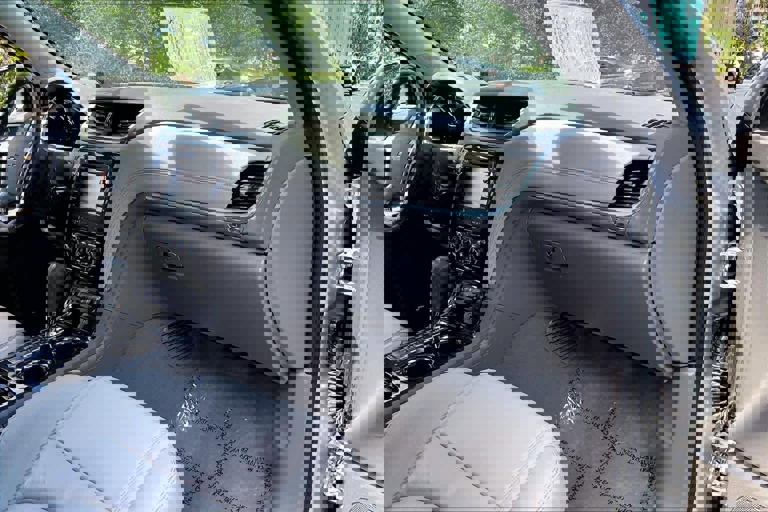 Used 2015 Chevrolet Traverse LT image 17